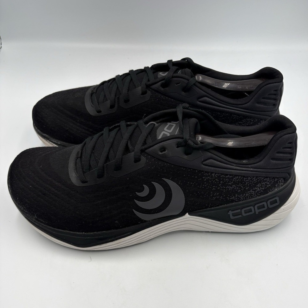 Topo Athletic Ultrafly 5 Men's Black/White Low Top Lace-Up Running Sneakers